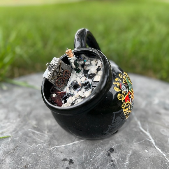 ⚡Handmade Magical Hogwarts Collector's Mug Candle - A Wizarding Essential ⚡ - Picture 1 of 3